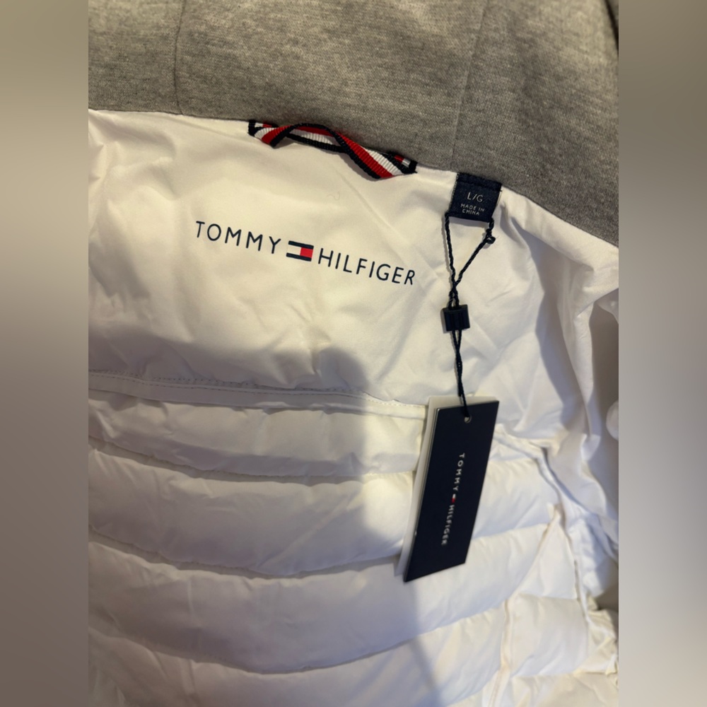 Tommy Hilfiger outerwear women's Puffer Jacket With Hoodie size large brand new - Picture 6 of 9
